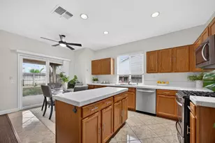 8487 Zinnia Way, Elk Grove, CA 95624 - Photo 13