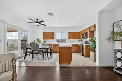 8487 Zinnia Way, Elk Grove, CA 95624 - Photo 9