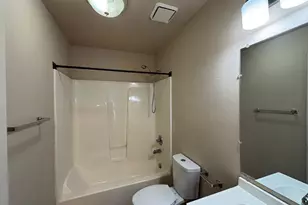 9566 Emerald Park Dr, Elk Grove, CA 95624 - Photo 15