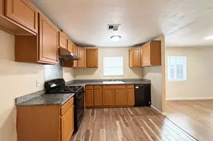 9566 Emerald Park Dr, Elk Grove, CA 95624 - Photo 11