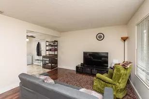 8845 La Riviera Dr, Sacramento, CA 95826 - Photo 7