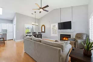 9189 Bungalow Way, Elk Grove, CA 95758 - Photo 5