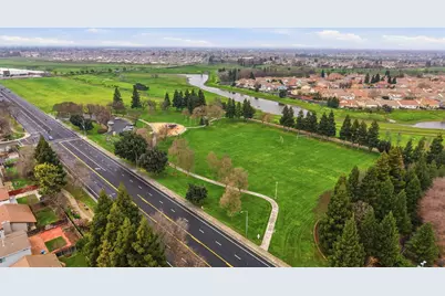 9189 Bungalow Way, Elk Grove, CA 95758 - Photo 35