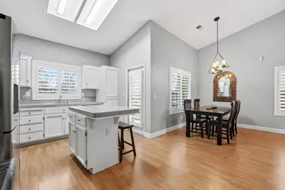 9189 Bungalow Way, Elk Grove, CA 95758 - Photo 11