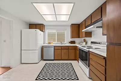 585 Leeward Way, Sacramento, CA 95831 - Photo 7