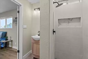 221 W Pearl Ave, Stockton, CA 95207 - Photo 33