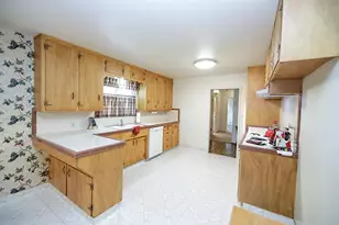 909 Mt Vernon Dr, Modesto, CA 95350 - Photo 19