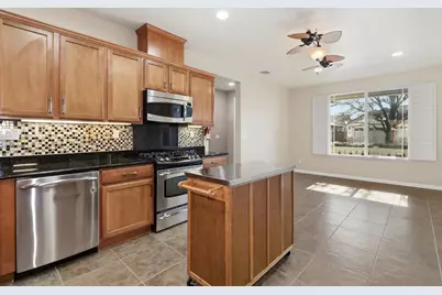 9644 Oakham Way, Elk Grove, CA 95757 - Photo 13