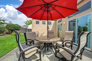 9448 Plainoak Way, Elk Grove, CA 95758 - Photo 5