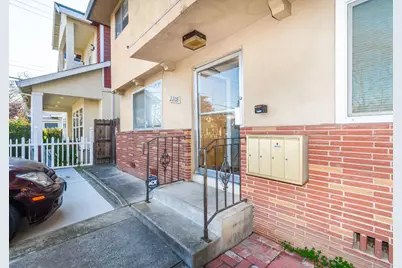 2208 25th Street, Sacramento, CA 95818 - Photo 5