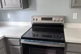 10401 Shaw St, Oakland, CA 94605 - Photo 7