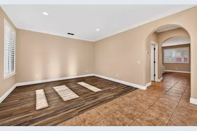 6832 Salvaterra Circle, Elk Grove, CA 95757 - Photo 11