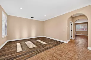 6832 Salvaterra Cir, Elk Grove, CA 95757 - Photo 11