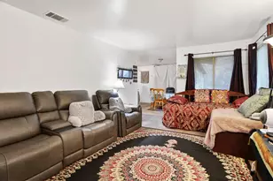 10063 Lincoln Village Dr, Sacramento, CA 95827 - Photo 17