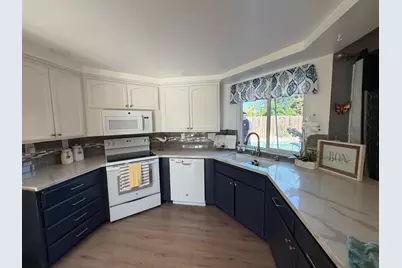 5908 Hickorywood Way, Citrus Heights, CA 95621 - Photo 9