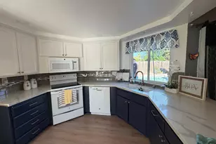 5908 Hickorywood Way, Citrus Heights, CA 95621 - Photo 9