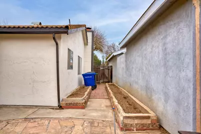 904 W Union Avenue, Modesto, CA 95356 - Photo 31