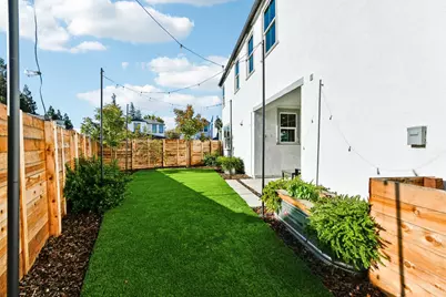 8655 Starburst Way, Sacramento, CA 95823 - Photo 31