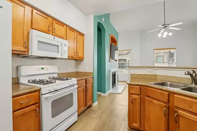 5350 Dunlay Drive #911, Sacramento, CA 95835 - Photo 13