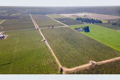 10400 E Harney Lane, Lodi, CA 95240 - Photo 9