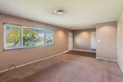 8402 Roxburgh Way, Stockton, CA 95209 - Photo 9