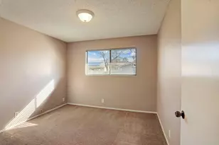 8402 Roxburgh Way, Stockton, CA 95209 - Photo 17