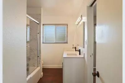 8402 Roxburgh Way, Stockton, CA 95209 - Photo 11