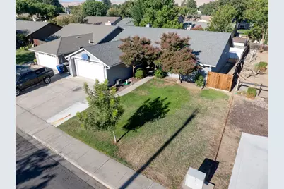 559 S Del Puerto Avenue, Patterson, CA 95363 - Photo 9