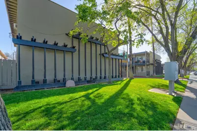 233 W I Street, Los Banos, CA 93635 - Photo 3