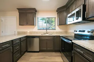 1070 5th St, Turlock, CA 95380 - Photo 7