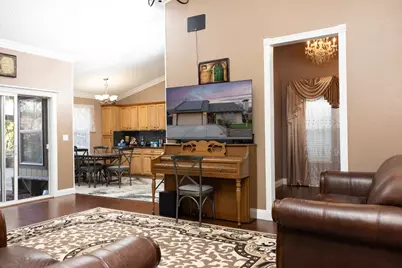 8621 Oldwoods Way, Sacramento, CA 95828 - Photo 7