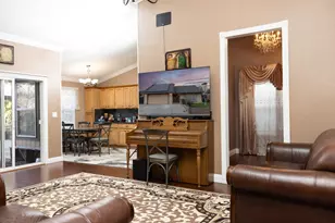 8621 Oldwoods Way, Sacramento, CA 95828 - Photo 7