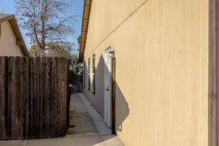 8621 Oldwoods Way, Sacramento, CA 95828 - Photo 25