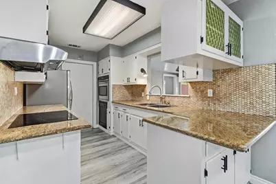 729 Las Palmas Avenue, Sacramento, CA 95815 - Photo 9