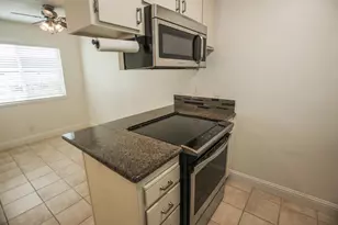 9101 Newhall Dr, Sacramento, CA 95826 - Photo 11