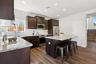 9136 Hensley Wy, Elk Grove, CA 95758 - Photo 9