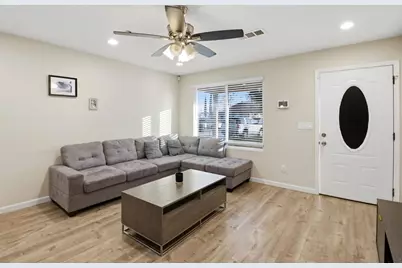 243 Angelus St, Turlock, CA 95380 - Photo 5