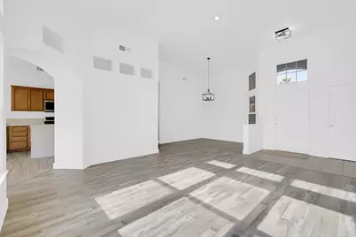 2004 Falls Dr, Yuba City, CA 95993 - Photo 5