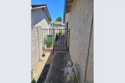 7407 Sunborough Lane, Sacramento, CA 95828 - Photo 27