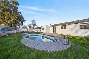7518 Bowen Cir, Sacramento, CA 95822 - Photo 15