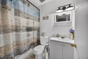 7518 Bowen Cir, Sacramento, CA 95822 - Photo 9