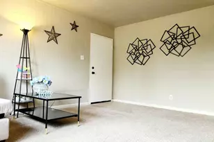 6109 Laurine Way, Sacramento, CA 95824 - Photo 5