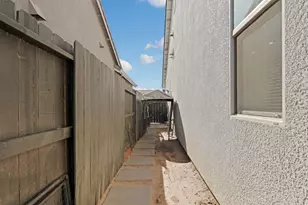 2446 Paramount Ln, Manteca, CA 95337 - Photo 37