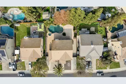 2055 Tahoe Circle, Tracy, CA 95376 - Photo 5