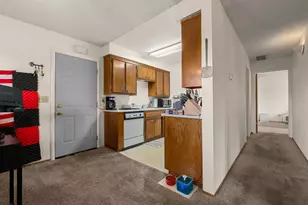 6823 Greenhaven Dr, Sacramento, CA 95831 - Photo 15