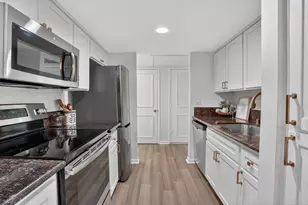 2410 Larkspur Ln, Sacramento, CA 95825 - Photo 15