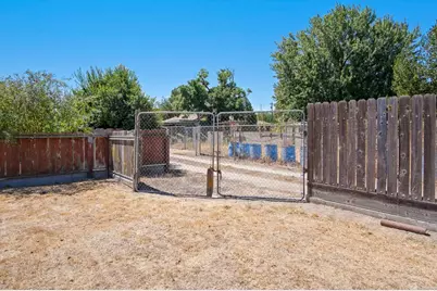 1529 Mitchell Avenue, Escalon, CA 95320 - Photo 29