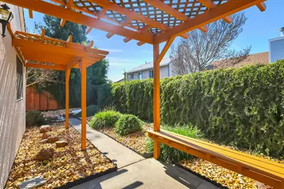 9478 Dunkerrin Way, Elk Grove, CA 95758 - Photo 21