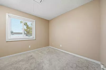 27 Omaha Court, Sacramento, CA 95823 - Photo 21