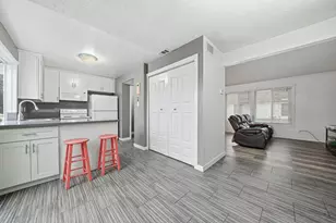 27 Omaha Ct, Sacramento, CA 95823 - Photo 9